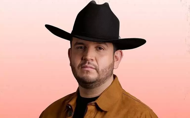 Edén Muñoz se emociona hasta las lágrimas en vibrante concierto en Tijuana.  - Scanner Sound